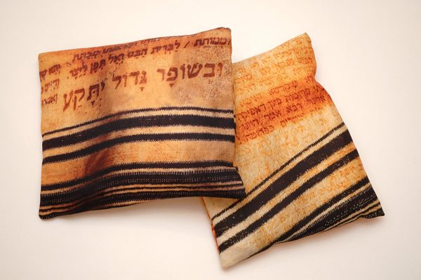 "וּבְשׁוֹפָר גָּדוֹל יִתָּקַע" - מערכת תיקים לטלית ותפילין