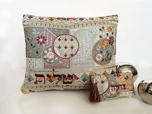 "מזמור לדוד" – מערכת תיק לטלית וארנק צדקה ברקמה אתנית מלכותית