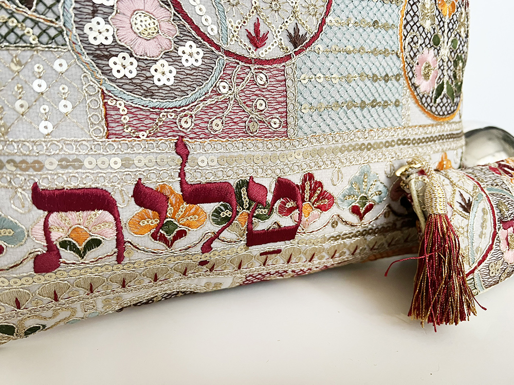 "מזמור לדוד" – מערכת תיק לטלית וארנק צדקה ברקמה אתנית מלכותית – תמונה 3