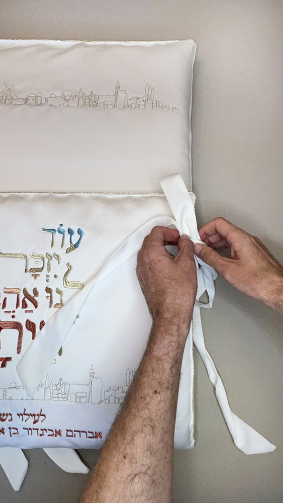 כרית ברית " אהבת איתן" – מהדורת ירושלים של זהב עם סרטי קשירה – תמונה 3